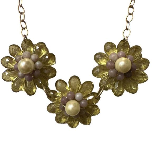 Women’s Acrylic Flower Gold Chain Faux Pearl Statement Necklace - Picture 3 of 4